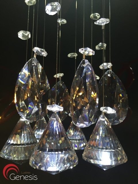 Detalhe do embutido de cristal Hai-Kai da marca Lustres Gênesis, ideal para lavabos, banheiros e cabeceira de cama. Lustres Gênesis loja online de Lustres e Iluminação Decorativa